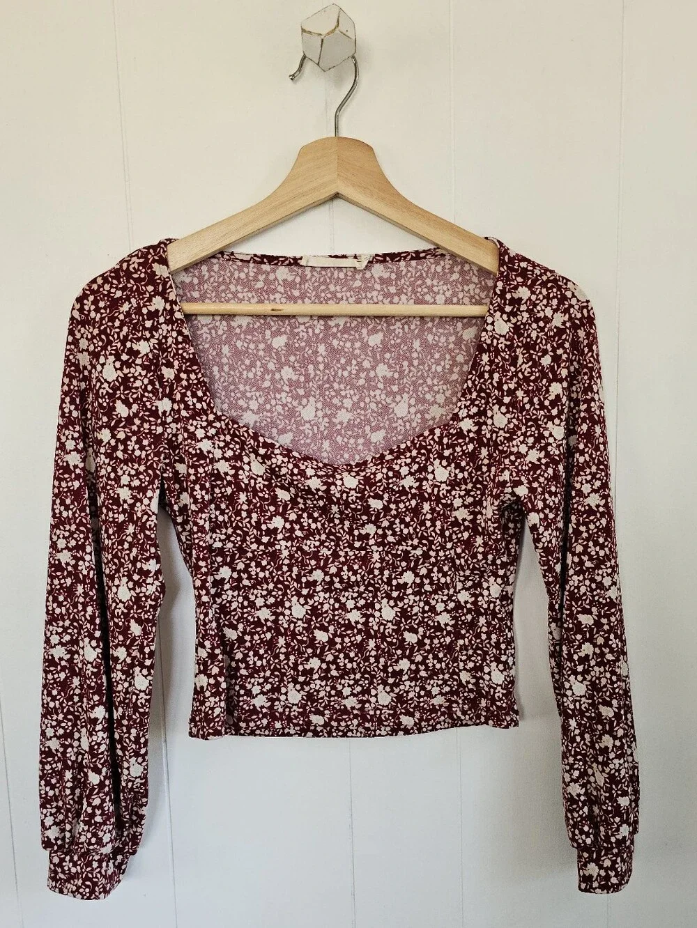 LUSH Maroon Floral Long Sleeve Crop Top - Picture 1 of 8